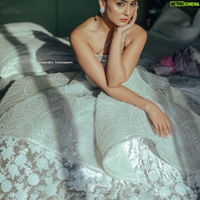 Anjali Tatrari - 32.4K Likes - I am blooming, whether you water me or not 🌹
Outfit - @aakriti_by_nandita
Jewellery- @pngjewellers
📸 - @abhi_patil_photography_1818
#anjalitatrari #timesfashion #punetimesfashionweek #runway #modeling #aakritibynandita