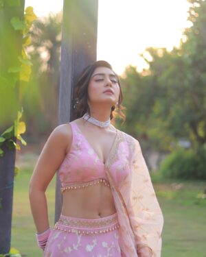 Anjali Tatrari Instagram - Ek baar dekh lijiye ✨ 

Me to @bhansaliproductions 🤭♥️

📸 - @kadu_pragnesh 

#anjalitatrari