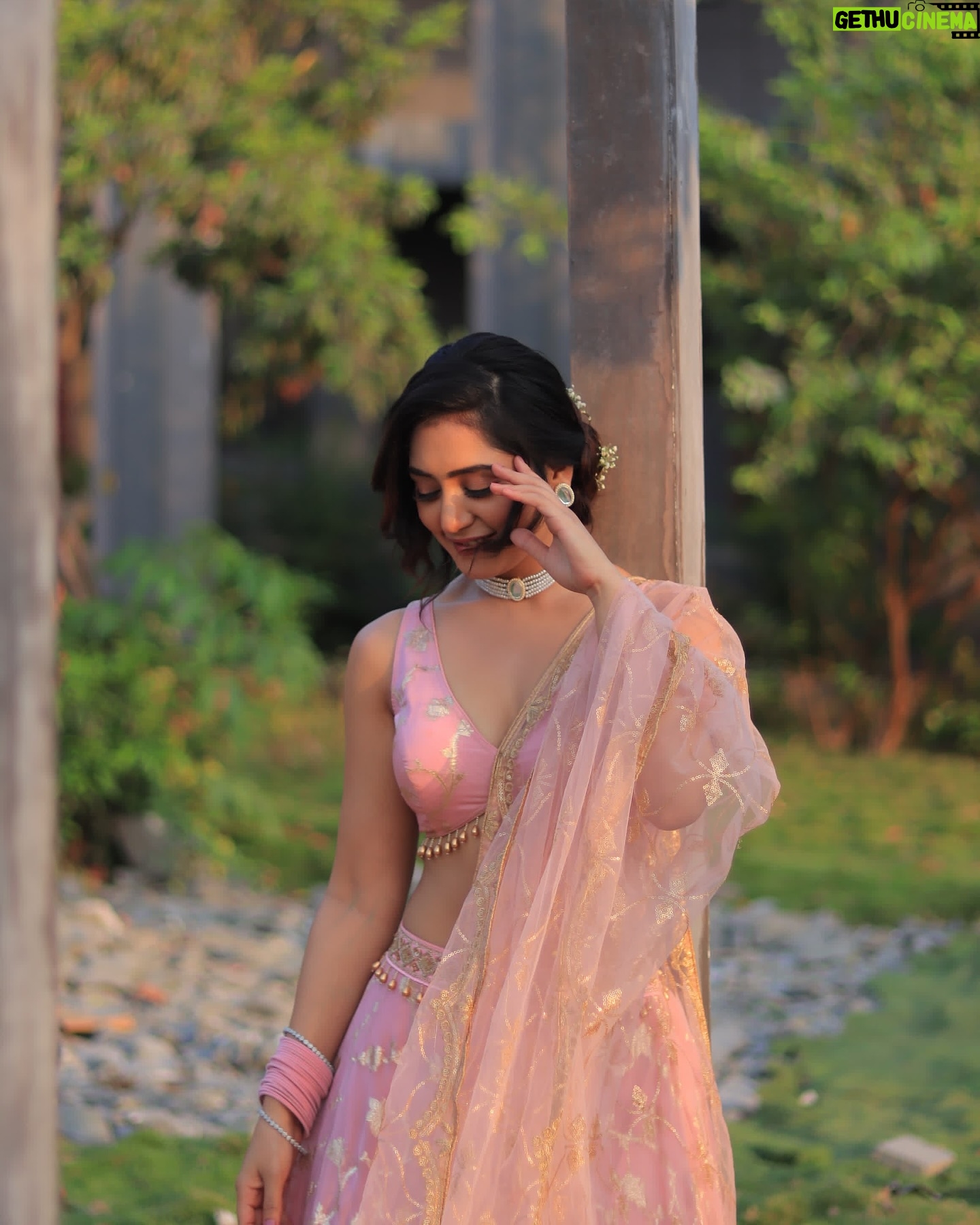 Anjali Tatrari - 50K Likes - Ek baar dekh lijiye ✨
Me to @bhansaliproductions 🤭♥️
📸 - @kadu_pragnesh
#anjalitatrari