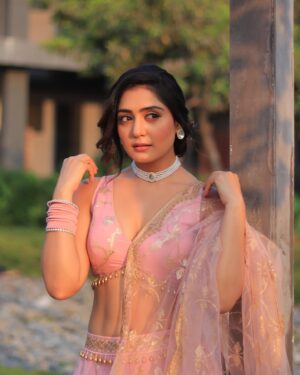 Anjali Tatrari Instagram - Ek baar dekh lijiye ✨ 

Me to @bhansaliproductions 🤭♥️

📸 - @kadu_pragnesh 

#anjalitatrari