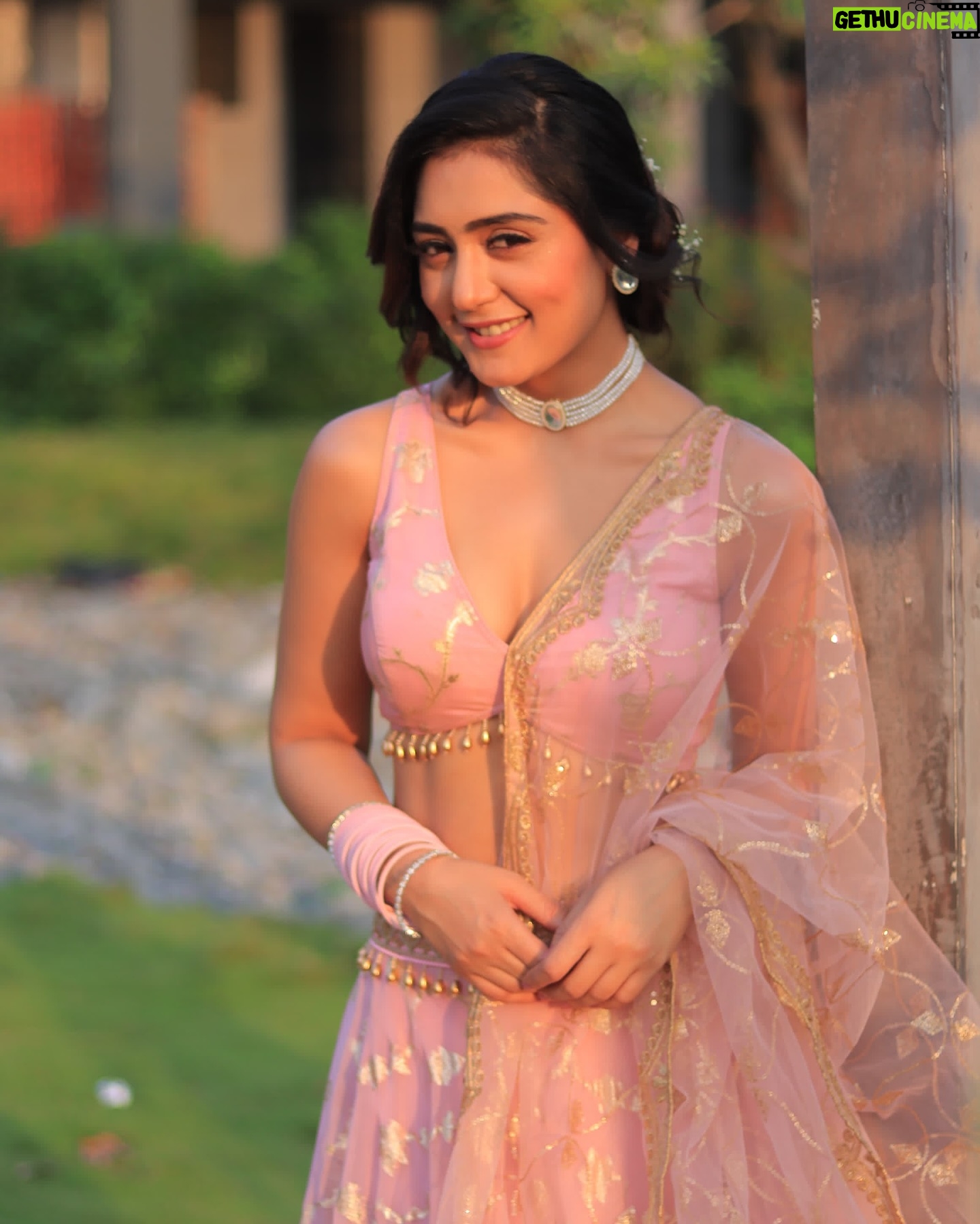 Anjali Tatrari - 50K Likes - Ek baar dekh lijiye ✨
Me to @bhansaliproductions 🤭♥️
📸 - @kadu_pragnesh
#anjalitatrari