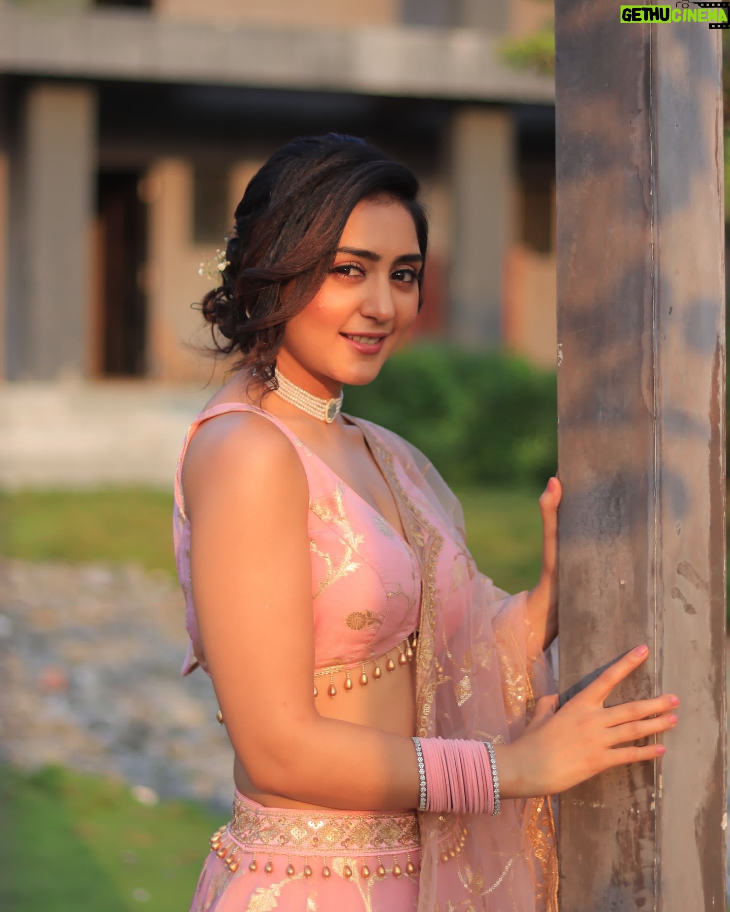 Anjali Tatrari - 50K Likes - Ek baar dekh lijiye ✨
Me to @bhansaliproductions 🤭♥️
📸 - @kadu_pragnesh
#anjalitatrari