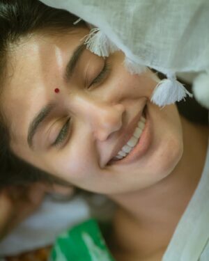 Anjana Jayaprakash Instagram - Where did we learn our imperfections mean we are unworthy?

Photography by @lettersbyanandganand