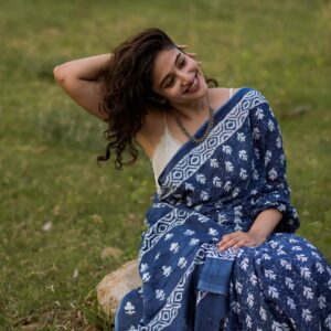 Anjana Jayaprakash Instagram - Hopelessly optimistic.

Shot by @madras_ponnu