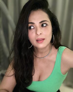 Anjana Sukhani Instagram - 💚