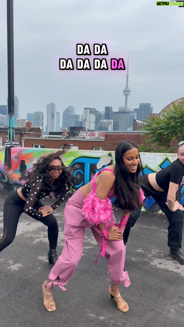 Anjulie Persaud - 2.3K Likes - All I need is chai and sunshine ☕️☀️
Choreographer: Alex Pollard @alexpollardxo
Dancers: Mel Hart @melhart1 & Patricia Gordon @ponytailpatricia 🙏🏽🙏🏽♥️♥️
#browngirl #guyanese #indian #southasian #caribbean #diaspora #songwriter #newmusic