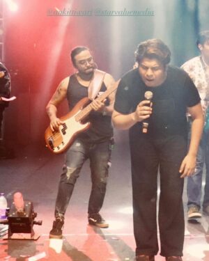 Ankit Tiwari Instagram - YAHI TO APP SUBKA PAYAAR HAI ❤️

#ankittiwari #ankittiwarifans #ankittiwarilive #ankittiwarisongs #ankittiwariliveinconcert #atlive #ankitkedeewane #performance #livemusic #band