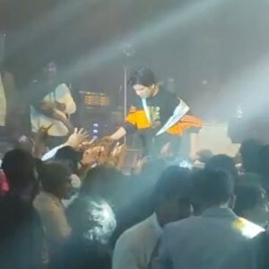 Ankit Tiwari Instagram - Sun le pukar bulleya ❤️

ANKIT TIWARI LIVE 

#ankittiwari #ankittiwarilive #bulleya #live #atlive #musician #love #performer #performance