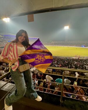 Ankush Hazra Instagram - Amazing experience first time for me in #edengardens 🏏🏟️ 

#ipl #kkr #edengardens #kolkata #match 
#korbolorbojeetbo 💜🧡