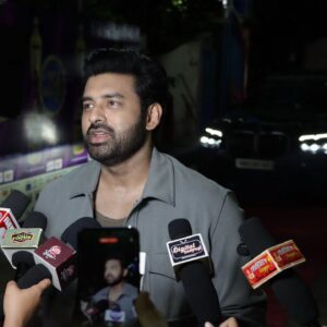 Ankush Hazra Instagram - #BestActionHero of the year.. Thank you #TeleCineAward 2024 for this honour .. #Mirza has put a lot of hope and courage in us to make more such high voltage commercial movies.. let's hope for the best .. just need ur prayers love and support.. ❤️🙏