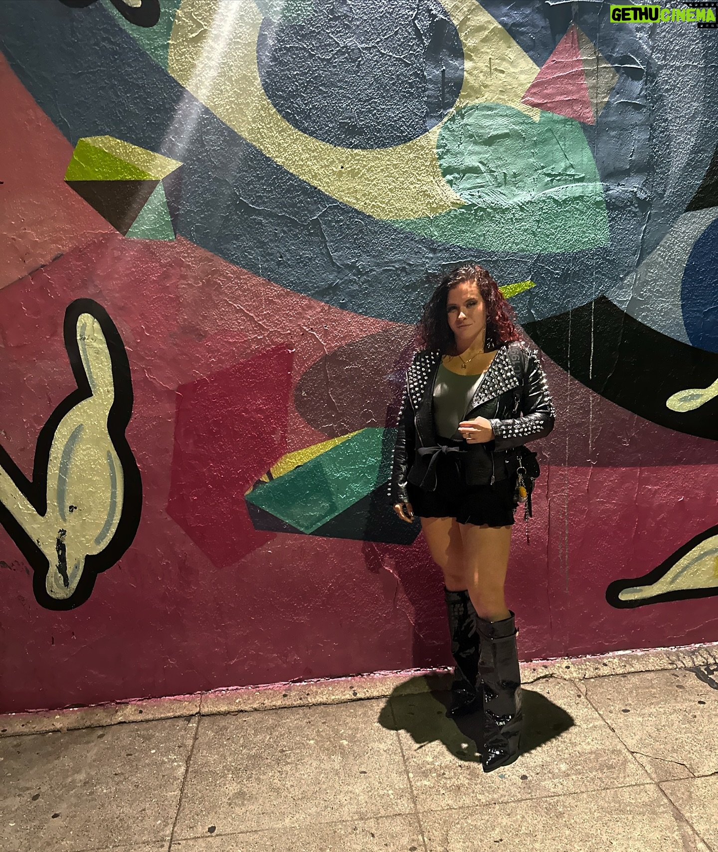 Ann Khozine - 748 Likes - Another night of missing LA 🍸🌴