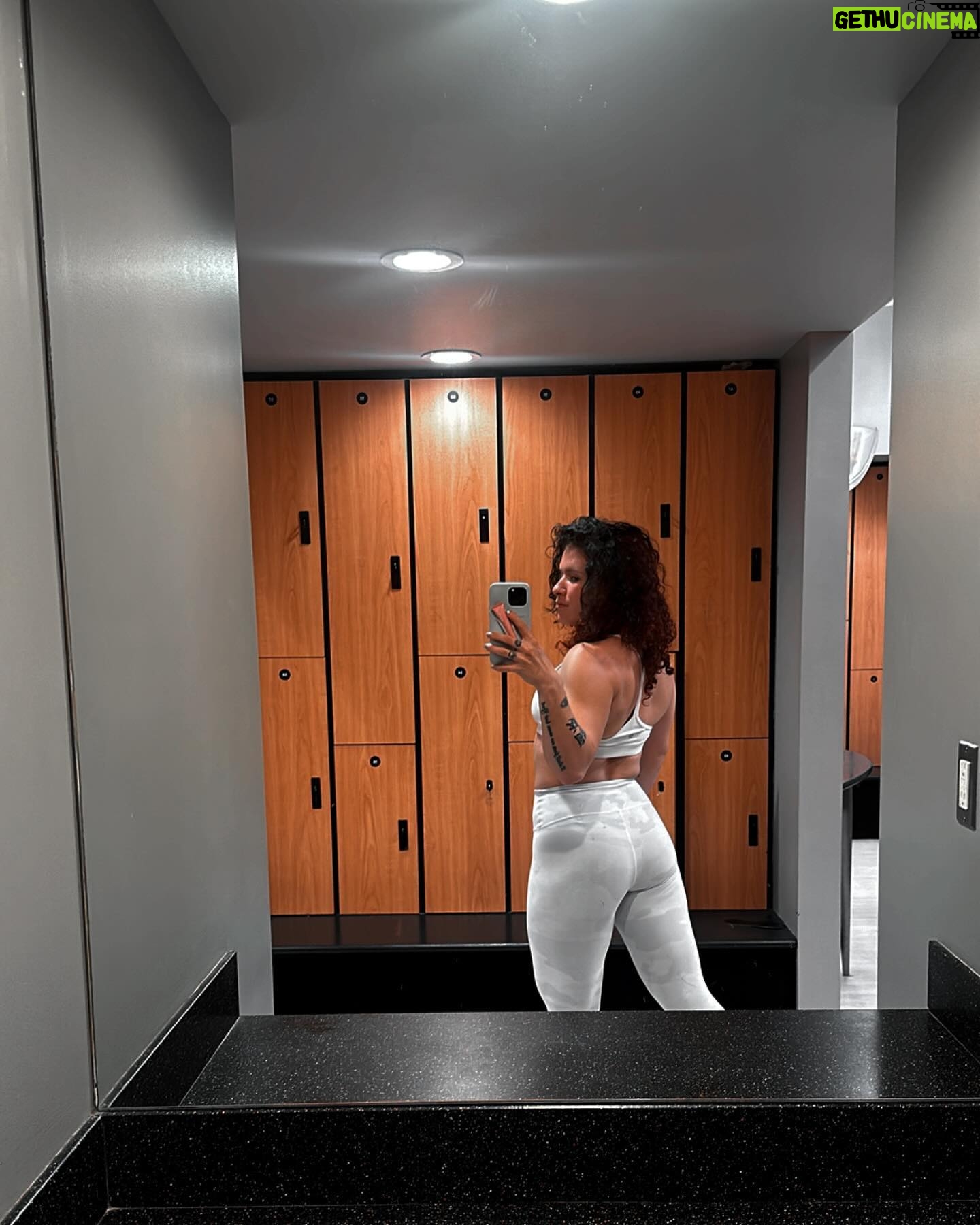 Ann Khozine - 1.1K Likes - 🤍✨🌥️⚡️☀️ @alo
