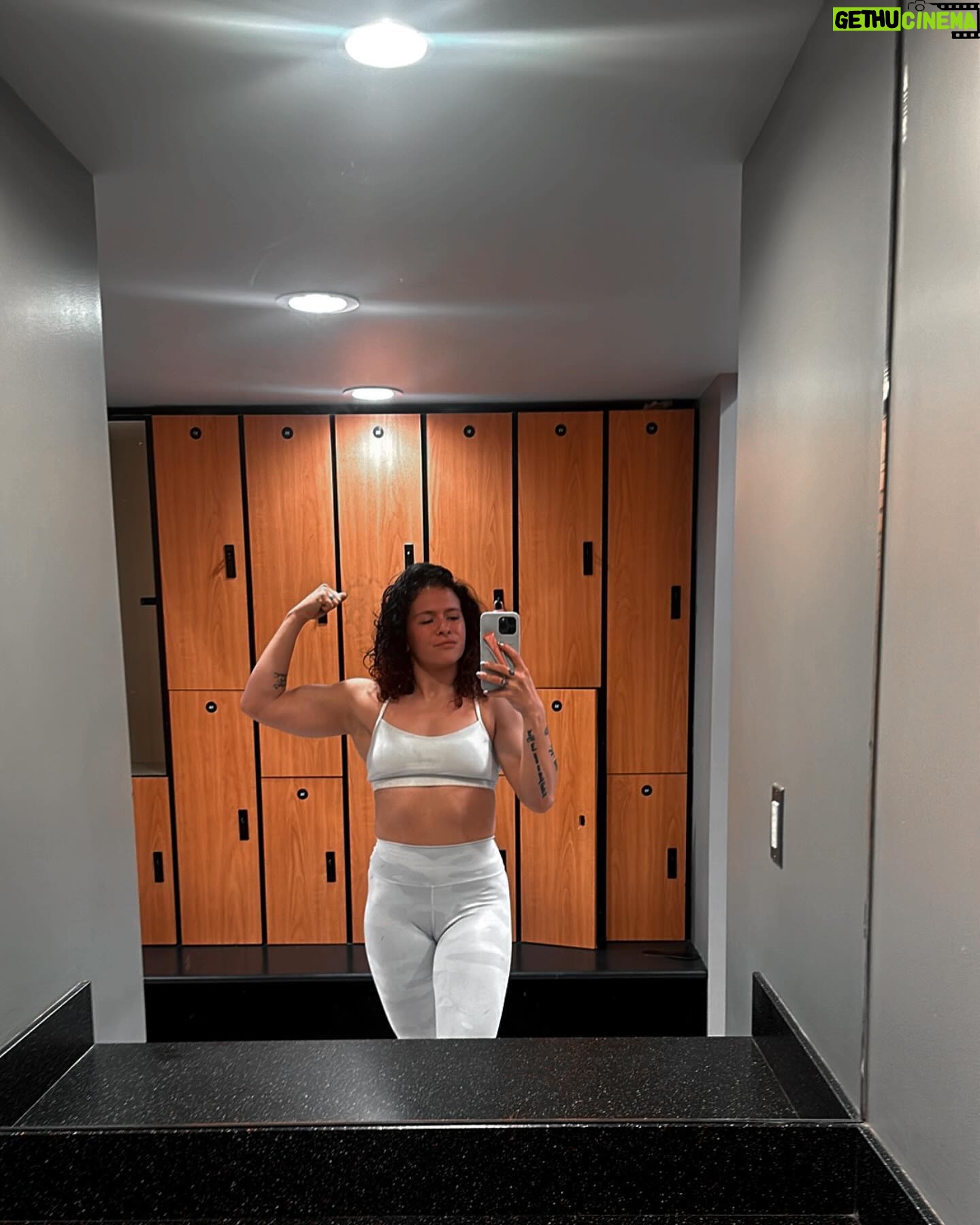 Ann Khozine - 1.1K Likes - 🤍✨🌥️⚡️☀️ @alo