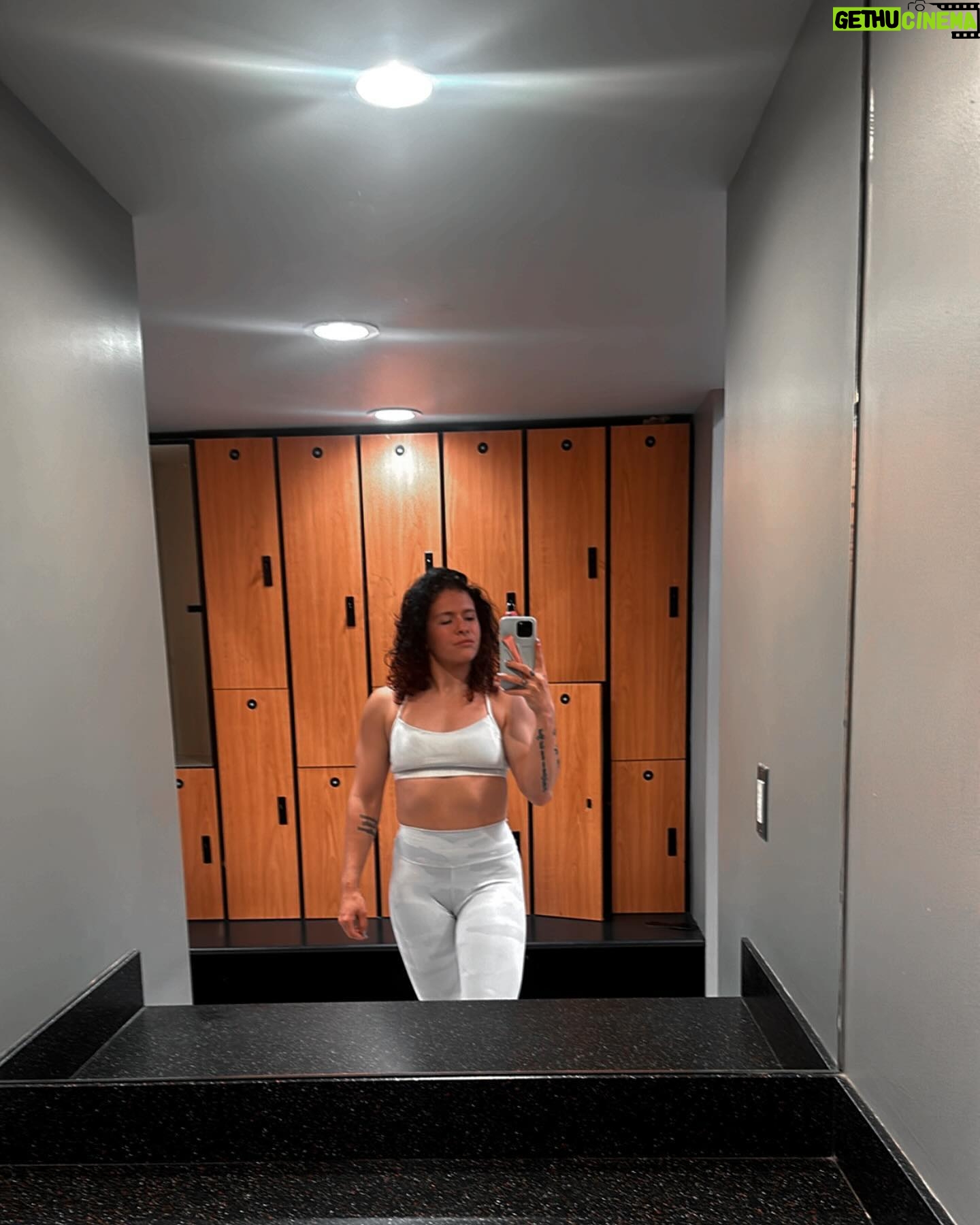 Ann Khozine - 1.1K Likes - 🤍✨🌥️⚡️☀️ @alo