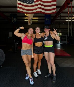 Ann Khozine Instagram - Thank you @ivynile_wwe & @primuscrossfit for the CrossFit brutality this morning 💦 ya love it after you survive it! 🥵
Proud of @jordynnegrace for doing non stairmaster cardio 😂👏🏼