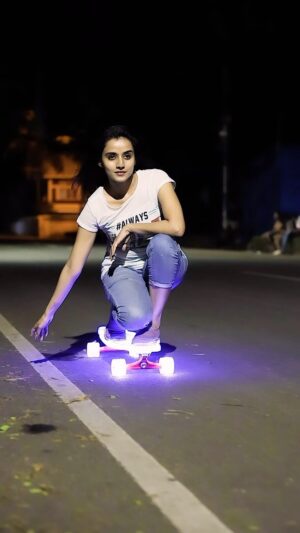 Ann Sheetal Instagram - ♥️
#🙏 
@ghostlongboard 

[DO NOT REPOST WITHOUT PERMISSION ]

#longboard #skateboard #reel #wander #trend #fyp #explore #womenwhoexplore #night #rider #longboarding #glow #led #ghostlongboard