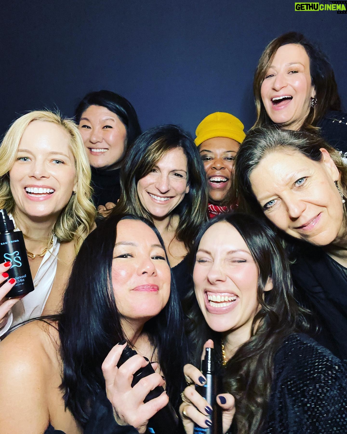Ann Shoket - 76 Likes - Making @theli_st members dreams come true since 2010! So proud of @sybilsteele and @karenchayes for the launch of @seau_prima —the face mist that literally changed my skin!