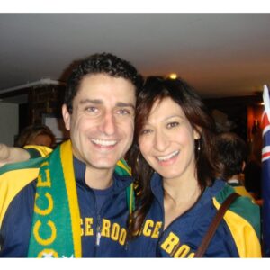 Ann Shoket Instagram - How it started! My first Australia Day in 2009! This Aussie and I had been dating a little more than a year. He’d taken me to Australia a few months earlier, we moved in together just a week before this photo was taken. Over the next 14 Australia Days together we’d celebrate two new apartments, two new babies, a couple of new jobs, a new book, a new business…but still the same love.  This is what I meant when I talk about eyes lighting up!❤️🇦🇺 Cheers to the year ahead!