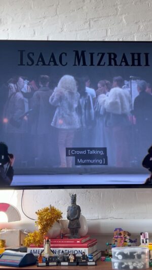 Ann Shoket Instagram - Every New Year’s Day, I watch @imisaacmizrahi Unzipped—at the core, it’s a movie about finding inspiration, reinventing yourself, achieving the impossible, celebrating your roots, finding joy from friends and support from your team. Plus it’s part of the fashion fairy tale that made me want to be in magazines (when those were a thing. 🙃). I hope you’re finding your inspiration, joy and support for the year ahead! ❤️ #newpower #togetherness