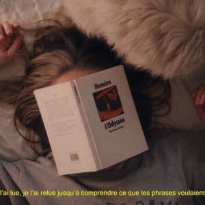 Anna Apter Instagram - Faire des croquis dans mon lit, puis avoir une équipe géniale qui me permet de leur donner vie, ailleurs que dans mon lit. Swipe à droite, ou à gauche, je sais jamais, quand le pouce va vers la gauche on est d’accord que ça swipe vers la droite ? 
@kyankhojandi 
@arnaudchautard 
@canalplus 
@olbekmartel 
@josselinbillot_dop 
@bystephanievarela