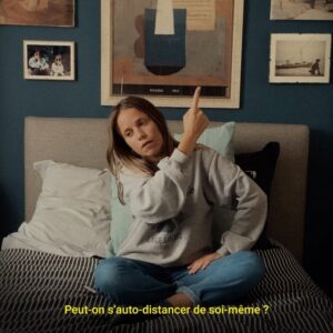 Anna Apter Instagram - Quelqu’un sait où est la télécommande ?