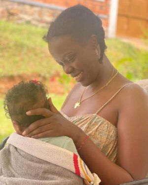 Anna Dushime Instagram - happy 5 months baby h joy of our life. danke an amelia, meine mama und meine ganze familie in rwanda für einen so schönen wie auch transformativen urlaub. auch wenn ich wie ein corny diaspora baby klinge: es war so intense & schön mit meinem sohn an meinen geburtsort zurückzukehren.