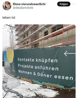 Anna Dushime Instagram - feiertage waren very wack für mich weil ich ca. 14 krankheiten gleichzeitig hatte aber a bitch is healthy now (also mehr oder weniger, hab schilddrüsen-überfunktion aber ist ok bisher) und mir geht’s wieder richtig richtig gut. Ich stehe gerne auf, bewege mich und wenn ich durch die strassen laufe, die sonne scheint und ich pfeife (nicht sehr gut) denke ich so damn this is how y’all be feeling and going through life? hab das gefühl dieser fog nach der geburt und den ersten monaten hat sich gelichtet und ich seh wieder klarer. ich bin jeden tag draußen und for a drinni like me phew. ich sehe und mag mich gerne und die gedanken die ich habe sind nicht von negative self talk geprägt und ängsten. die welt brennt und das nicht erst seit kurzem also freue ich mich, dass es mir gut genug geht, dass ich meinen teil beitragen kann auf ungerechtigkeiten aufmerksam zu machen, integer zu sein und versuchen die welt zu verbessern. spenden, demos, diskutieren und und und. nach der hoffnungslosigkeit der letzten monate kommt mut und für die aufgaben die jetzt kommen brauchen wir uns alle. lasst die streitigkeiten die nicht entscheidend sind sein und zusammenhalten. 
ps: das letzte bild hat @hernameis.m bei der arbeit aufgenommen als ich einen bart für ein clip anprobiert hatte. going back to the office und das wird mein teams profilbild.
