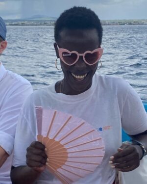 Anna Dushime Instagram - mallorca dump war auf einem boot und mir ist nicht schlecht geworden plus ich hab süße bilder gemacht feat my fupa, meine schwester @babichepapaya baby h. danke an meine älteste freundin Isabell die geheiratet hat und uns alle versammelt hat. enjoying life with no regrets is the move from now on until infinity