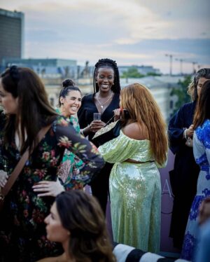 Anna Dushime Instagram - juli bisher gutes essen, impromptu rooftop shooting, preggo glow aka schminke lol, krankenhaus und kolumnen