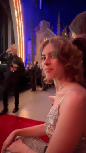 Anna Dvořáková Instagram - … Anna Dvořáková a Brad Pitt na premiéře v Paříži ?! ANOOO
🍸✨😎
#annadvorakova #umeleckezastoupeni #herci2media
#bradpitt #babylon #film #premiera #comingsoon
… film BABYLON má českou premiéru tento týden
@an.dvr
@paramountpicturesfrance
