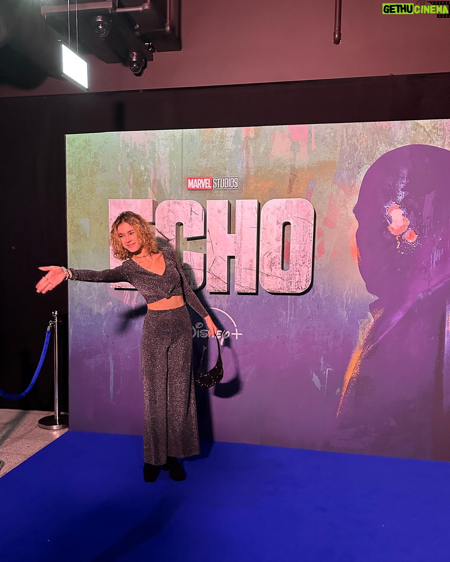 Anna Dvořáková - 4.1K Likes - Tb to London where I was able to watch two episodes of the upcoming marvel series #echo 🥳
Pic 2: @antidagger 🫶🏼
#disneypluscz ♥️