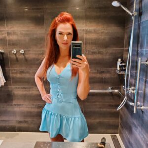 Anna Easteden Instagram - This is a reminder to everyone - but especially myself: Don't wait. Life goes faster than you think. - Sometimes I feel like 10 years has gone by and I haven't accomplished anything. Hoping to feel the opposite as of now. 

#mirrorselfie #model #modellife #malli #actor #selfie #actorlife