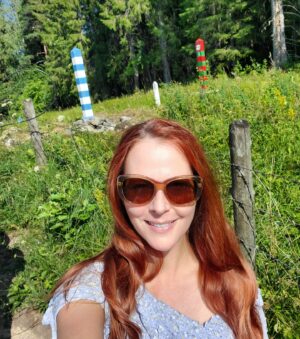 Anna Easteden Instagram - Look how close to the Russian border I am!

 #russianborder #venäjänraja #venäjä #russia #finland #suomi #raja #border