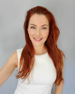 Anna Easteden Instagram - Selfie action for an audition. I am having a busy week - and loving it!

#selfie #actor #actorlife #näyttelijä