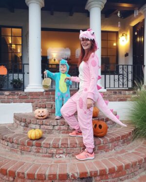 Anna Easteden Instagram - Dinosaurs ready for trick or treating! 

#trickortreat #halloween #halloweencostume #pumpkin #kurpitsa #karkkitaikepponen #stegosaurus #dinosaur #dinosaurus #momanddaughter