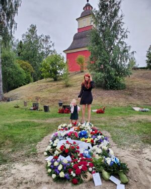 Anna Easteden Instagram - Last goodbye to dad and grandpa. 

#goodbye #hyvästit #rip #restinpeace