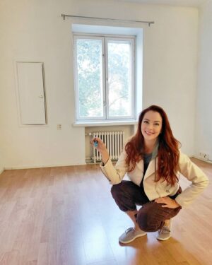 Anna Easteden Instagram - A little late with this post, but I had a hectic couple of weeks! I bought a place in Helsinki,  then fixed it a little bit here and there and then rented it. The new resident has lived in it for a week already. I am very satisfied how things turned out with it!

#homeowner #home #asunto #koti #kodinomistaja #helsinki #studio #apartment #keys #avaimet