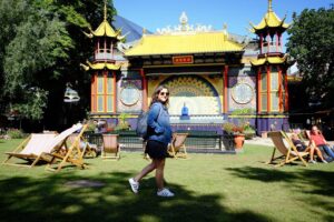 Anna Gras Instagram - De cuando fuimos al #Tivoli 
Part II #walkingseries🐾