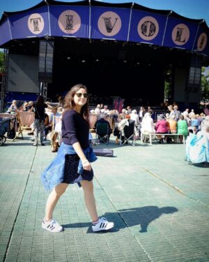 Anna Gras Instagram - De cuando fuimos al #Tivoli 🐝 #walkingseries🐾