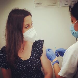 Anna Gras Instagram - My vaccine time has finally come. This is much more than just a shot in the arm, It’s our way to fight back against COVID, protect ourselves and keep those around us safe & healthy. If we listen to what they say, life as we knew It is just around the corner. 💪🏻

#thinkpositive #bemindful  #behealthy