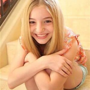 Anna Harr Instagram - First #headshot #acting :)