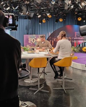 Anna Holmlund Instagram - Igår var jag på @gokvall i Umeå! De som jobbar med det är så trevliga! #svt #gokväll foto: @ylvakarstrom