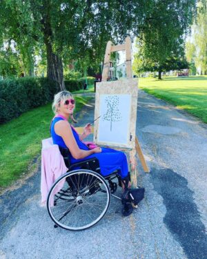 Anna Holmlund Instagram - Inte alls någon favorit, men ändå. Det är bra att vara lite kreativ. #konst #fornbyfolkhögskola