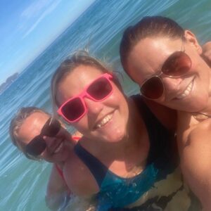 Anna Holmlund Instagram - Idag blev det ett dopp i havet😃#bada #calpe #havet foto: @zandrafb