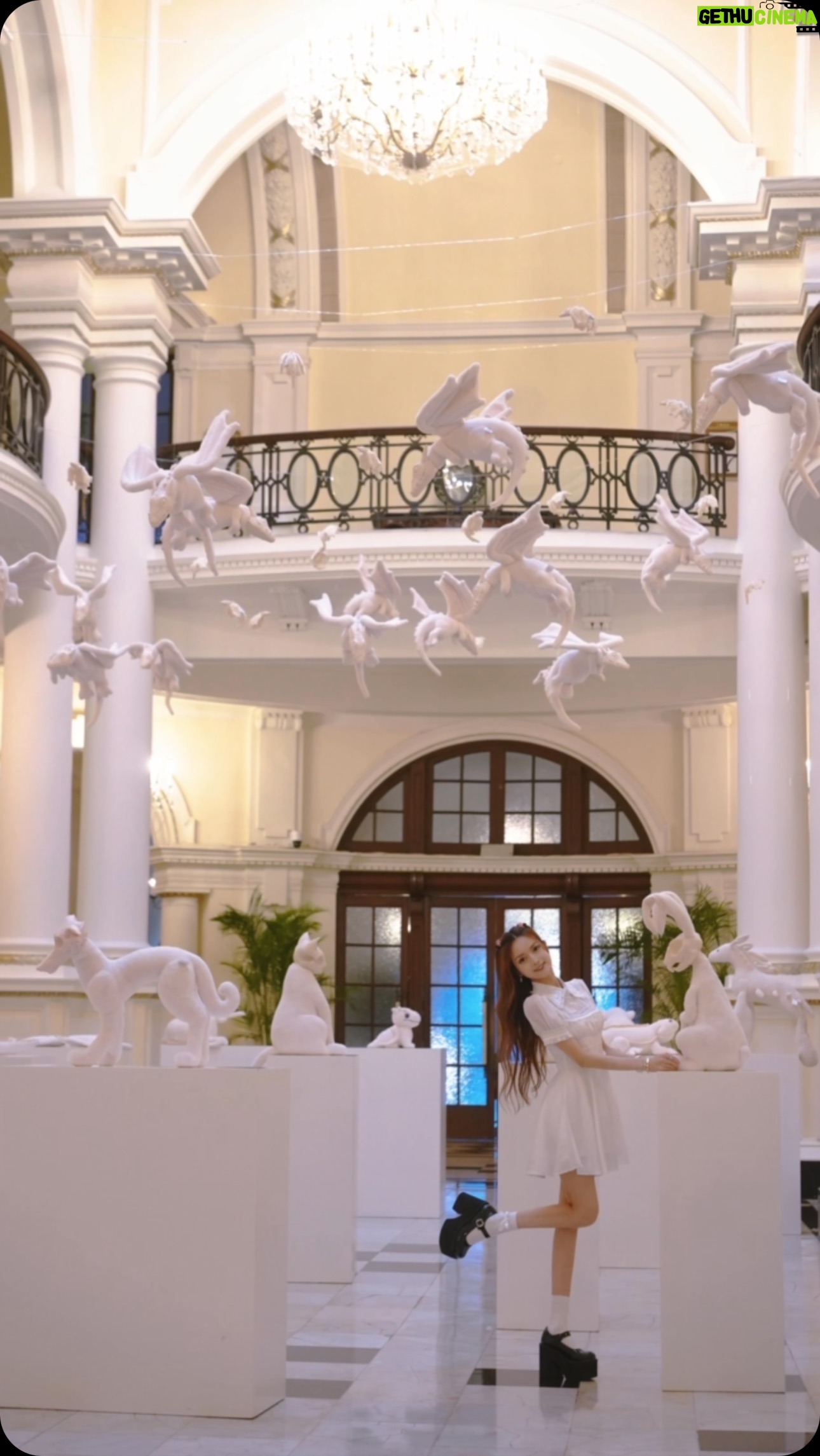 Anna Kay - 817 Likes - When you travel to a fluffy white world…