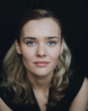 Anna Klinskaya Instagram - PRO марафон желаний💫

Я не хочу никого ни к чему склонять, а просто расскажу свою историю.
Я всегда верила в то, что мысли материальны. Часто наблюдала за людьми, которые, говорят, что все будет плохо и так с ними и происходило и обращала внимание на тех, у кого все идёт по-маслу и пыталась понять в чем разница. 
Процесс изучения этого очень интересный, но создать свою систему нереально сложно, от того и марафон желаний мне был в большую помощь @my_dream_on
Конечно, до его прохождения у меня были моменты, когда о чем-то подумаешь и это сразу же сбывается,  и те вещи, о которых думаешь постоянно и ничего не происходит. 
Но никогда не было схемы, системы и реального понимания, что этим можно управлять.

Что касается моего случая, я принимала участие в марафоне, не ожидая от него ничего, мне было просто интересно, как и все новое! 
Ну и, конечно, я ждала результатов после. У меня даже был период, когда я ходила и ругалась « Когда уже начнёт сбываться!👿». Но затем последовал период, «о! Боже! Это происходит?! Что?????!!! Всё, как я и хотела!!🙊» .
По-этому, умоляю вас!!!!! Верьте в то, что ваши мечты реально могут осуществляться и в то, что вы правда этого достойны, просто потому что вы есть!❤️
Проведите эксперимент, проживите одну неделю в позитиве, не ругайте себя и никого другого, живите так, словно завтра случиться какое-то чудо, представьте, что все ваши желания сбудутся уже через эту неделю и проследите за своим самочувствием!!!!✨
А ещё попробуйте ради интереса бесплатную неделю на марафоне, вам она не будет ничего стоить, но возможно, вы уже заметите изменения в своей жизни ❤️
уверена, вы начнёте верить в чудо!!💫