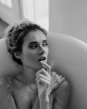 Anna Klinskaya Instagram - Мужчины!⭐️
Спасибо вам за то, что вы
- делаете нас счастливыми 
- заставляете нас улыбаться, когда грустно
- защищаете и заботитесь, не смотря ни на что
- терпите наши психи 
- любите нас, даже сонными и  лохматыми 
- обнимаете, когда мы ругаемся
- позволяете чувствовать себя маленькими девочками рядом
- читаете нам сказки перед сном
- держите своё слово
- совершаете ради нас поступки 
- выслушиваете наши бесконечные разговоры 
- исполняете наши мечты
- можно бесконечно продолжать...
❤️Знайте! Мы в вас верим и любим!
С праздником ✨✨✨✨✨