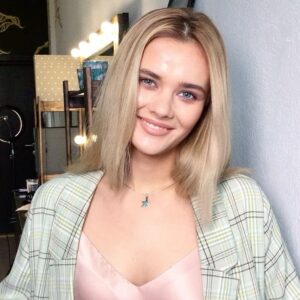 Anna Klinskaya Instagram - Красота спасёт мир?
Думаю, что да😊за это и люблю людей, которые ее творят!
Спасибо @lizabogdanovaaa за прекрасный макияж💕
В очень уютной студии @li.al.beauty.bar ☀️