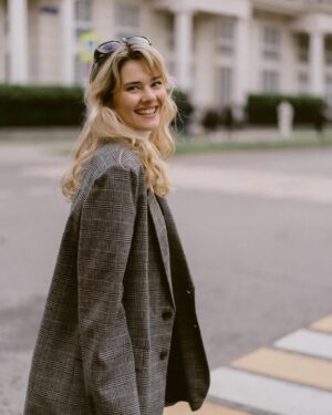 Anna Klinskaya Instagram - Осень🍁
📷 @steshashilova 
🧥 @ri_pirinen