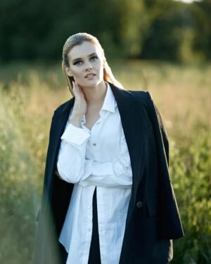 Anna Klinskaya Instagram - 💎 «Что разум человека может постигнуть и во что он может поверить, того он способен достичь»
Наполеон Хилл

Спасибо💙 
💄@urubkova_annet 
📸@lavrova_photo